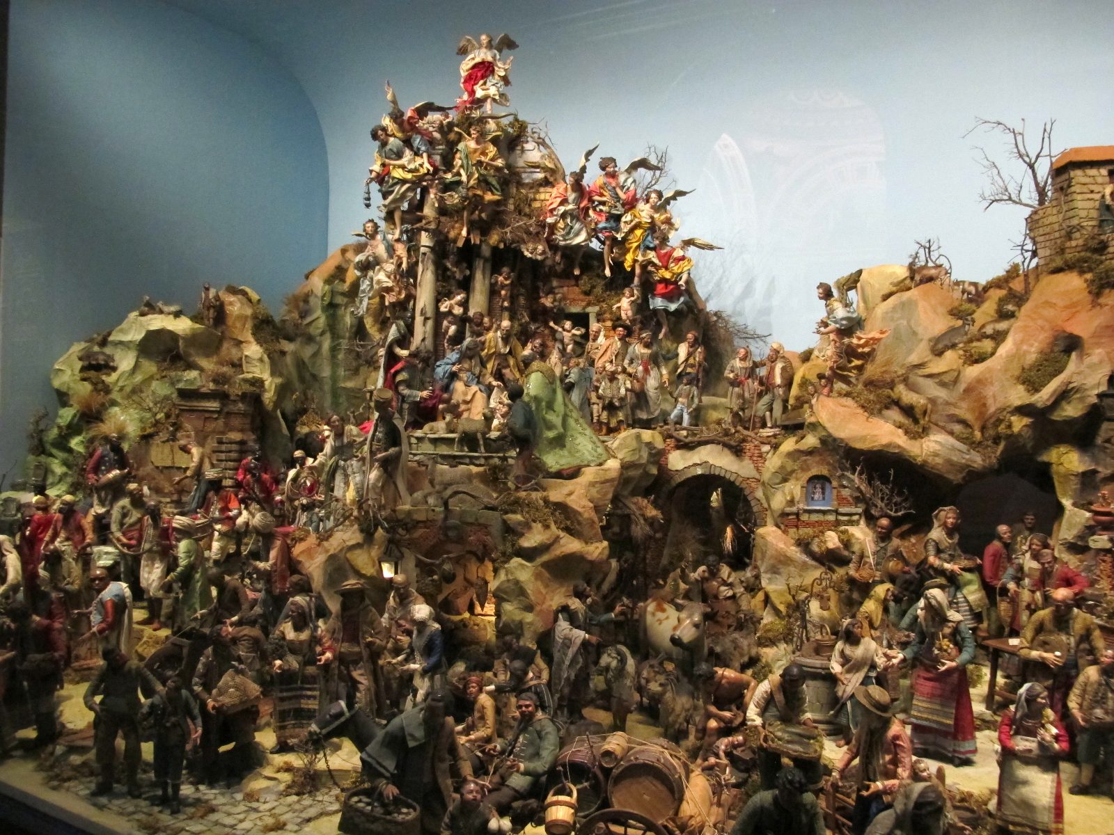 Presepe napolitain historique de la chapelle du Palais royal de Naples, vue d'ensemble